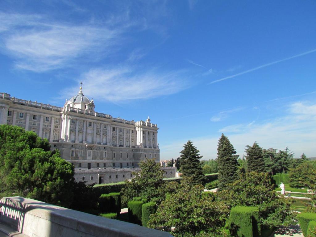 Hostal Oriente Madrid Exterior photo